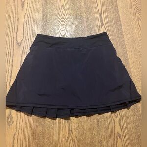 Lululemon black tennis skirt. Comfy. Hidden pockets. Size M.